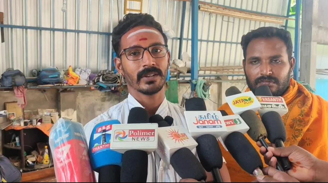 நேபாள வெள்ள பெருக்கு :பெற்றோரை உயிருடன் மீட்டு தர வேண்டும் அரசுக்கு மகன்கள் கோரிக்கை