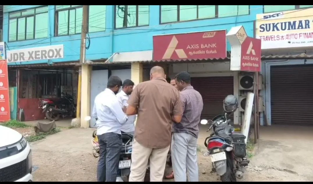 ஏடிஎம்களை உடைத்து கொள்ளை : கும்மிடிபூண்டியில் துணிகரம்