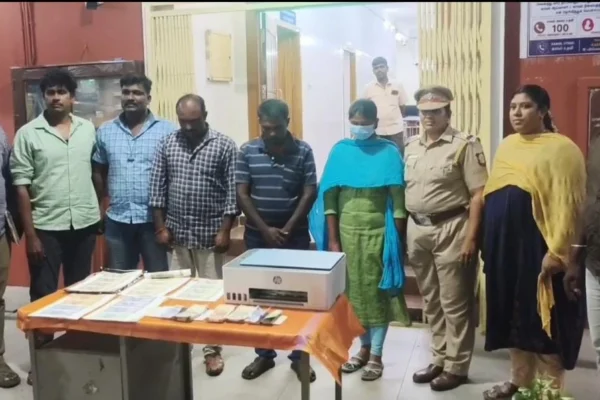 கள்ளநோட்டை புழக்கத்தில் விட்ட 3 பேர் கைது : இயந்திரம் பறிமுதல்