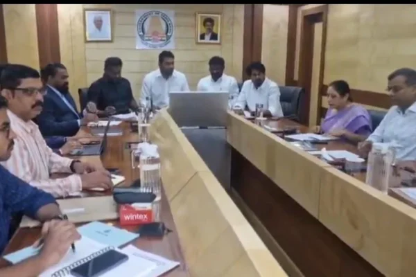 நேபாளத்தில் தவிக்கும் தமிழர்கள் : களத்தில் இறங்கிய தமிழக அமைச்சர்கள்