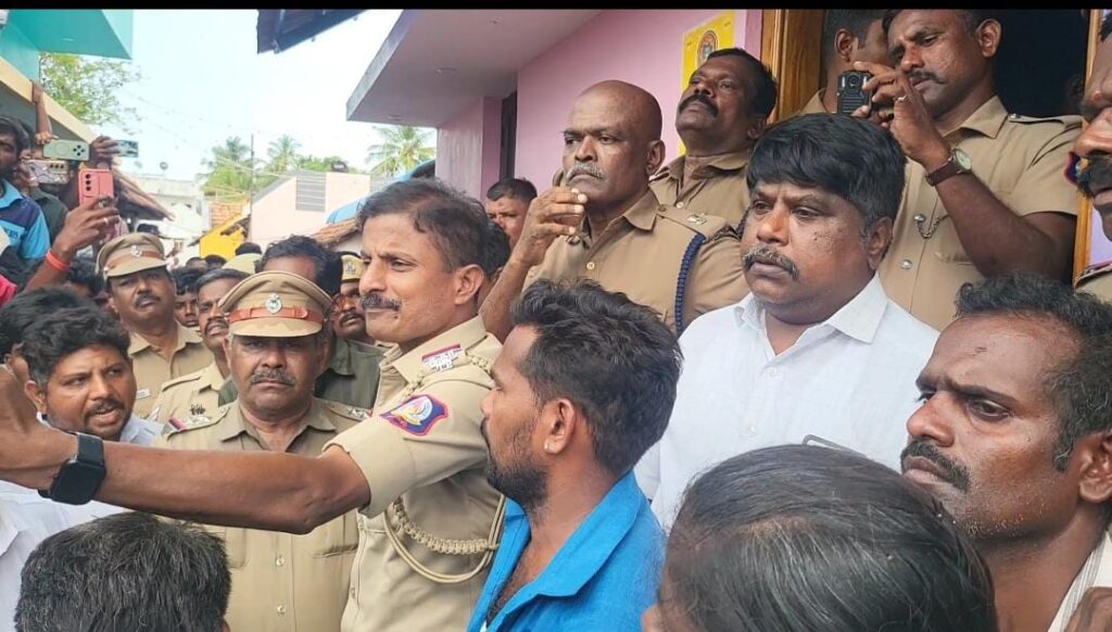 ரூ.150 கோடி மோசடி : போர்களமான நத்தம் - போலீஸ் வாகனம் மீது தாக்குதல்
