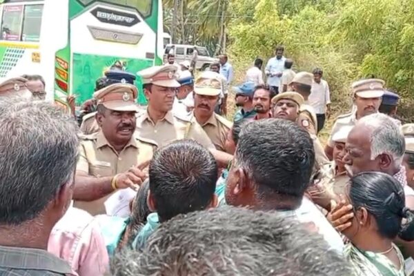 இழப்பீடு வழங்காமல் எண்ணெய் குழாய் பதிப்பு : தடுக்க முயன்ற விவசாயிகள் கைது