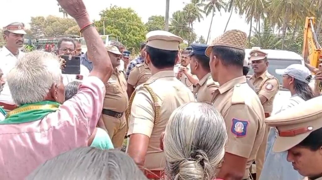 இழப்பீடு வழங்காமல் எண்ணெய் குழாய் பதிப்பு : தடுக்க முயன்ற விவசாயிகள் கைது