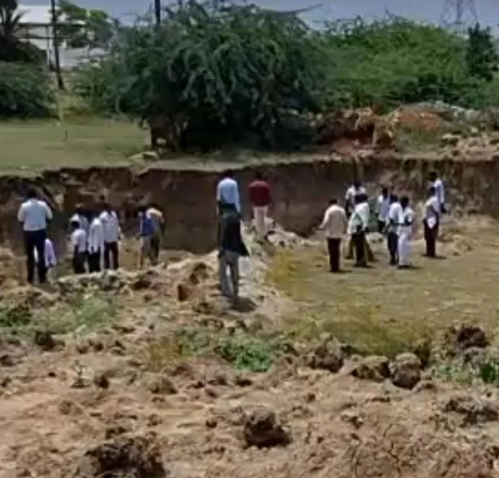 முன்னாள் அமைச்சர் எ.வ.வேலு, அவரது மகன் மீது மண் கொள்ளை புகார் : அதிகாரிகள் ஆய்வு