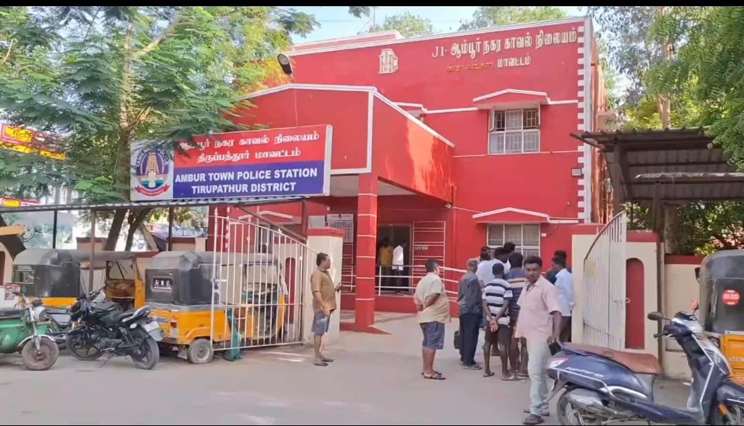 பச்சிளம் குழந்தை ரூ.1 லட்சத்திற்கு விற்பனை : பெற்றோர் உட்பட 4 பேர் கைது