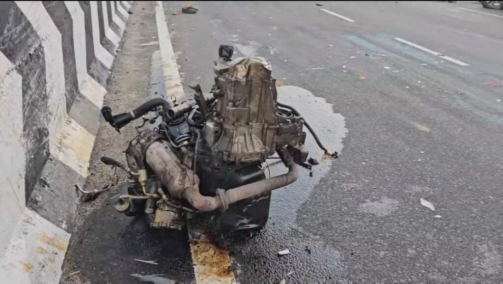 கட்டுப்பாட்டை இழந்த கார் : 15 தூரத்தில் பறந்து விழுந்த இன்ஜின்
