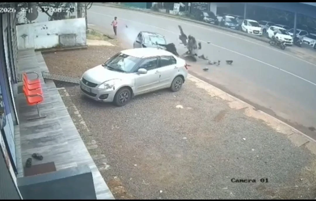 கேரள விபத்து, தூக்கி விசப்பட்ட பெண்கள் : பரபரப்பு சிசிடிவி காட்சிகள்