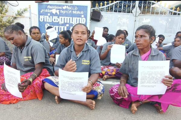 மாநகராட்சி மூலம் சம்பளம் வழங்க கோரி சங்கராபுரம் துப்புரவு பணியாளர்கள் ஆர்ப்பாட்டம்
