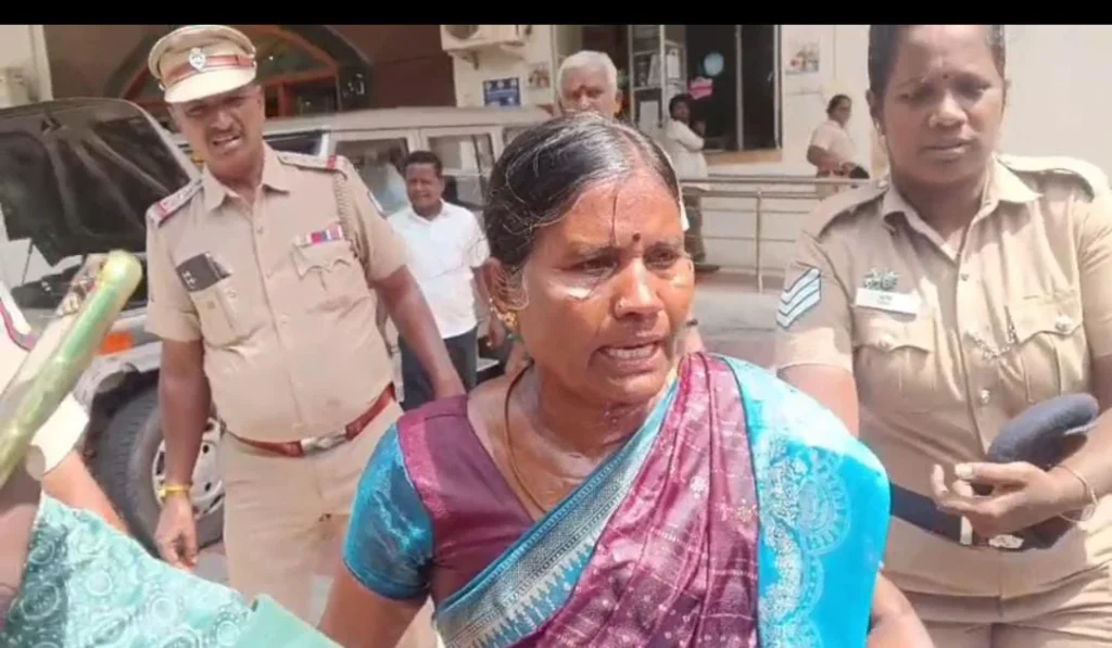 கலெக்டர் அலுவலகத்தில் தீக்குளிக்க முயற்சி: பெண் ஊராட்சி மன்ற தலைவரால் பரபரப்பு