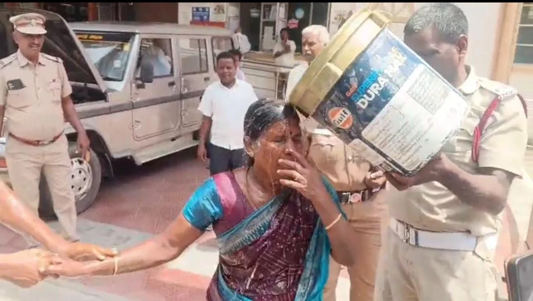 கலெக்டர் அலுவலகத்தில் தீக்குளிக்க முயற்சி: பெண் ஊராட்சி மன்ற தலைவரால் பரபரப்பு