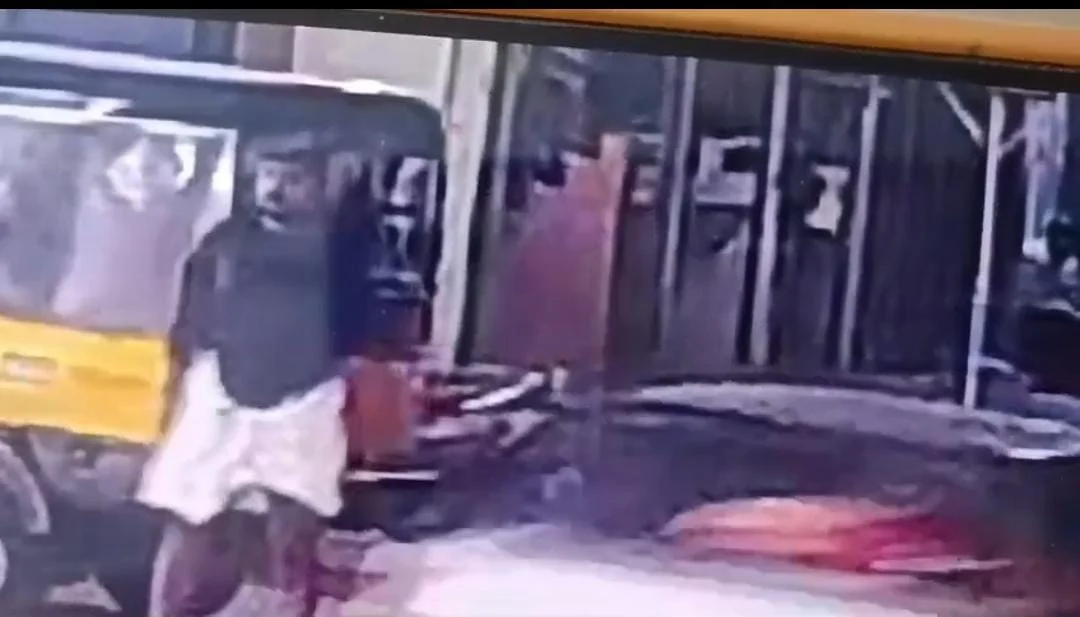 திருட்டுபோன பைக், காட்டிக் கொடுத்த சிசிடிவி : திணறும் போலீசார்