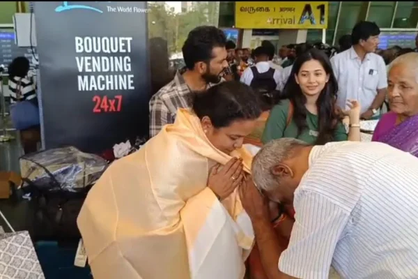நேபாளத்திலிருந்து கோவை வந்த 28 பேர் : கண்ணீருடன் வரவேற்ற குடும்பத்தினர்