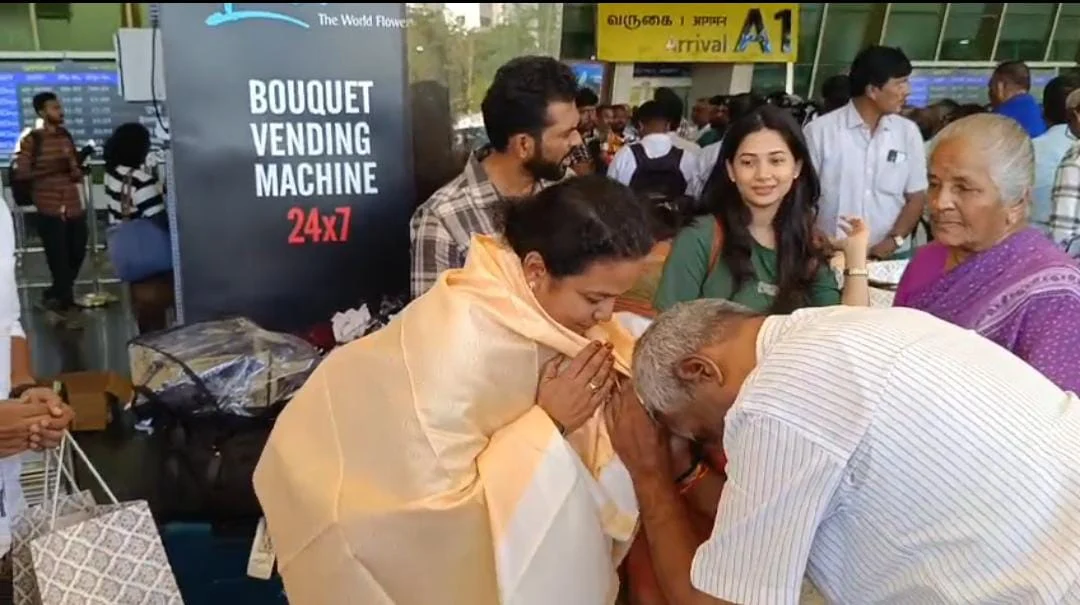 நேபாளத்திலிருந்து கோவை வந்த 28 பேர் : கண்ணீருடன் வரவேற்ற குடும்பத்தினர்