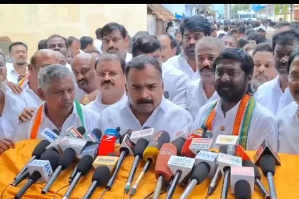 “தவெக - காங்கிரஸ் கூட்டணிக்குள் நரித்தந்திரம் செய்யுறாங்க” : மாணிக்கம் தாகூர்