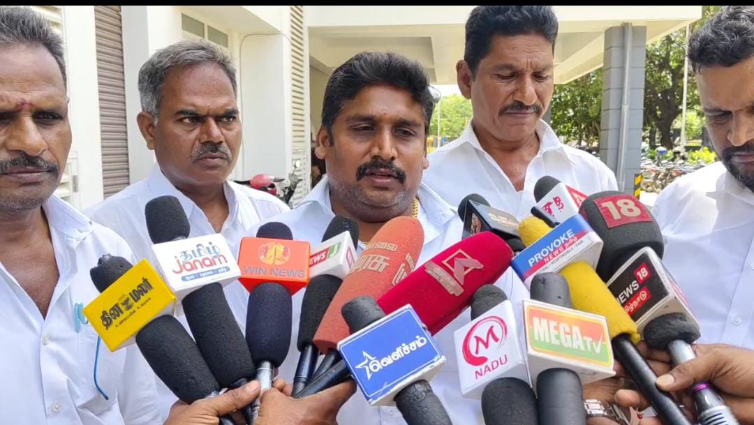 கோவில் வழித்தடம் ஆக்கிரமிப்பு : காவல் ஆணையரிடம் புகார்