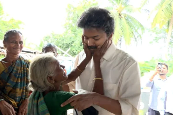 விவசாயி வீட்டிற்கு விசிட் : மகிழ்ச்சியில் ஆழ்த்திய முதல்வர் விஜய்