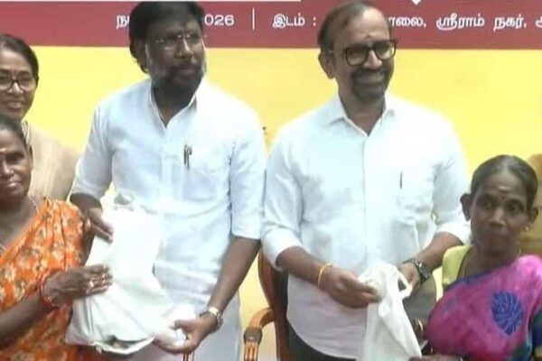 மானிய விலையில் வெங்காய விற்பனை : துவக்கி வைத்த அமைச்சர்கள்