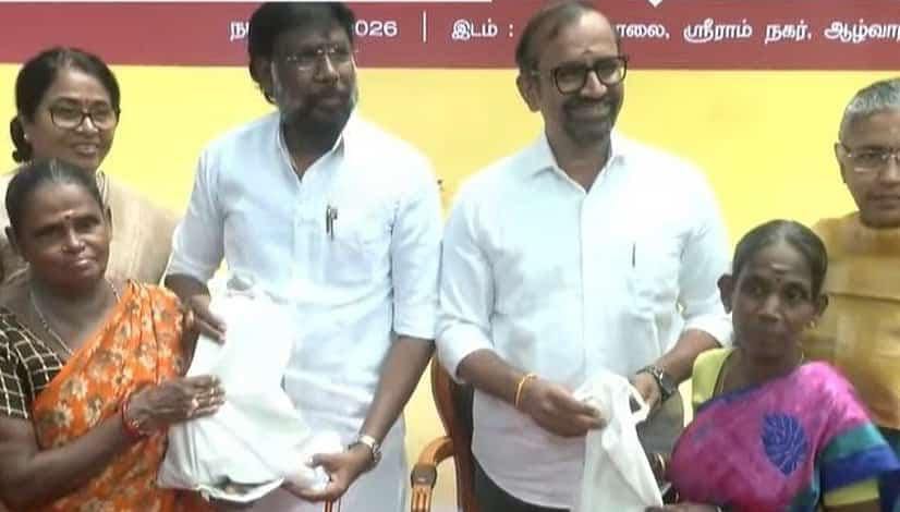 மானிய விலையில் வெங்காய விற்பனை : துவக்கி வைத்த அமைச்சர்கள்