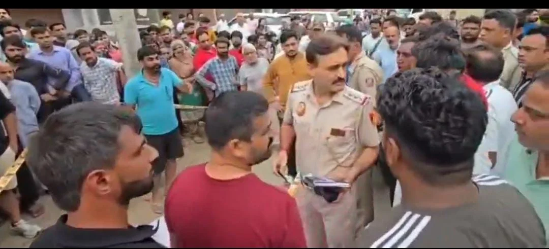 ரியல் எஸ்டேட் அதிபர் சுட்டுக்கொ** : 16 குண்டுகளால் சல்லடையான உடல்