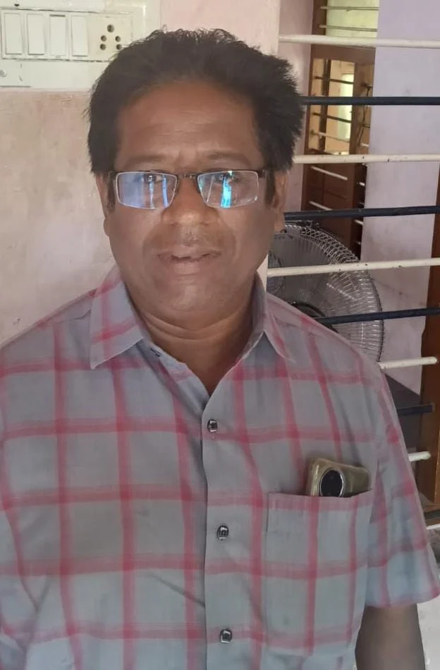 மாணவிகளிடம் பாலியல் அத்துமீறல் : முற்றுகையிட்ட பொதுமக்கள், தப்பியோடிய பாதிரியார்