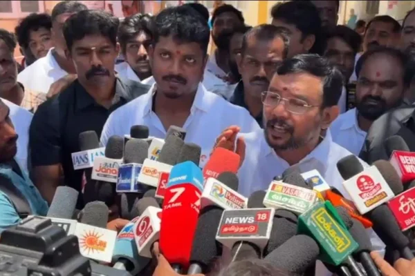 பிற்படுத்தப்பட்ட மாணவர் விடுதிகள் மேம்படுத்தப்பட்டுள்ளன : அமைச்சர் சம்பத்குமார்