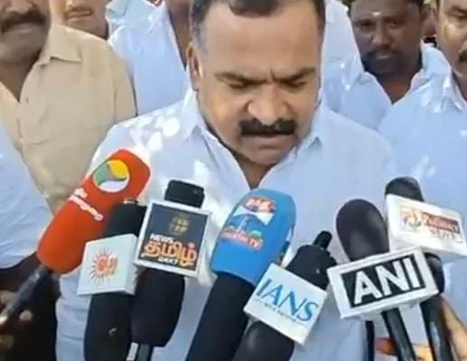 பத்திரிக்கைகள் தான் எங்களை பிரிக்க நினைக்கின்றனர் : மாணிக்கம் தாகூர்