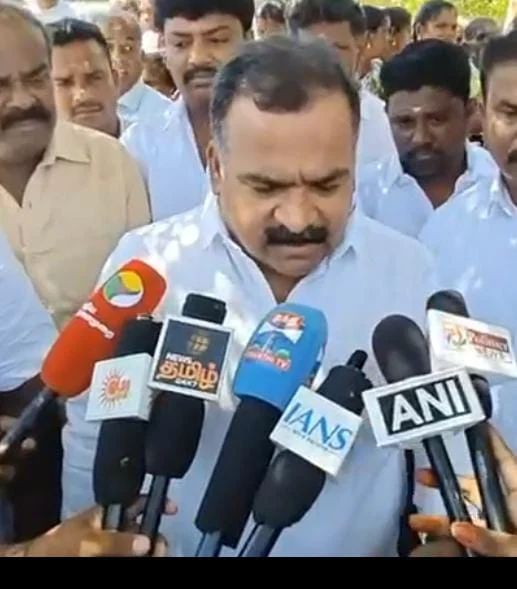 பத்திரிக்கைகள் தான் எங்களை பிரிக்க நினைக்கின்றனர் : மாணிக்கம் தாகூர்