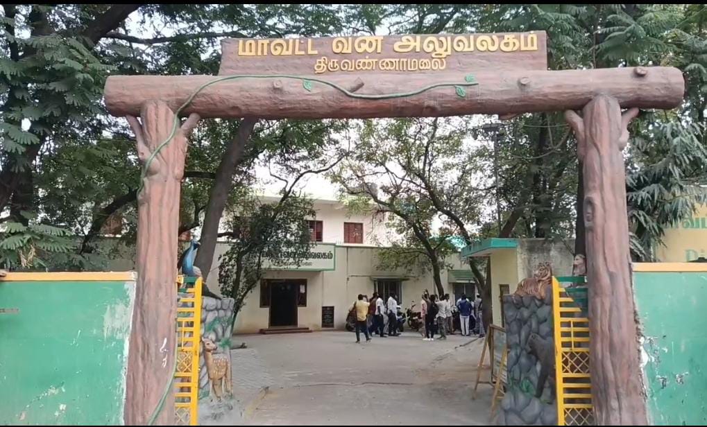 மலைவாழ் மக்களை மிரட்டி ரூ.1கோடி லஞ்சம் : வனச்சரகர்கள் உட்பட 6 பேர் சஸ்பெண்ட்