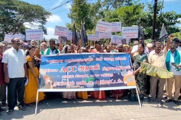 சிமெண்ட் ஆலையால் காற்று மாசு : பொதுமக்கள் போராட்டம்