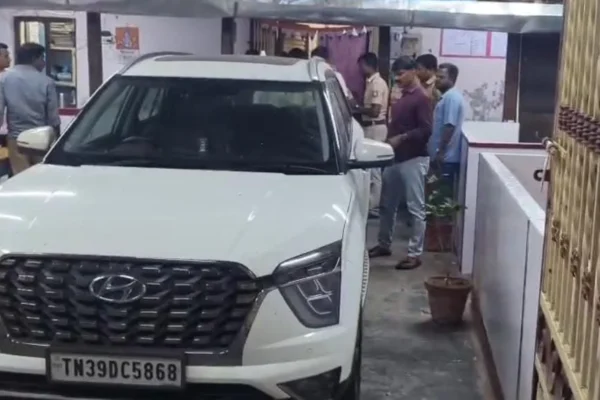 உளுந்தூர்பேட்டையில் பிடிபட்ட கொள்ளை கும்பல் : கோவை போலீசாரிடம் ஒப்படைப்பு