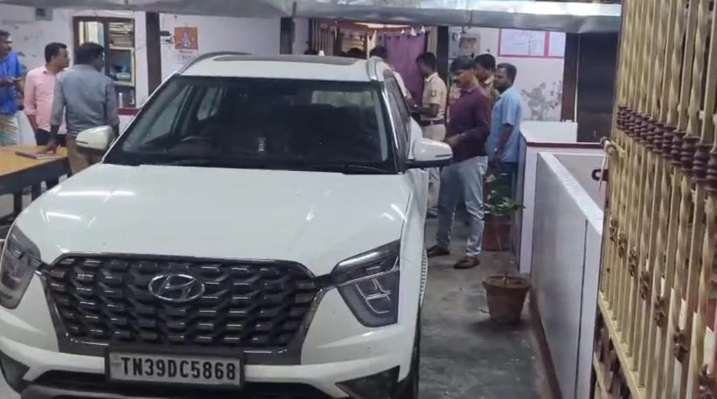 உளுந்தூர்பேட்டையில் பிடிபட்ட கொள்ளை கும்பல் : கோவை போலீசாரிடம் ஒப்படைப்பு