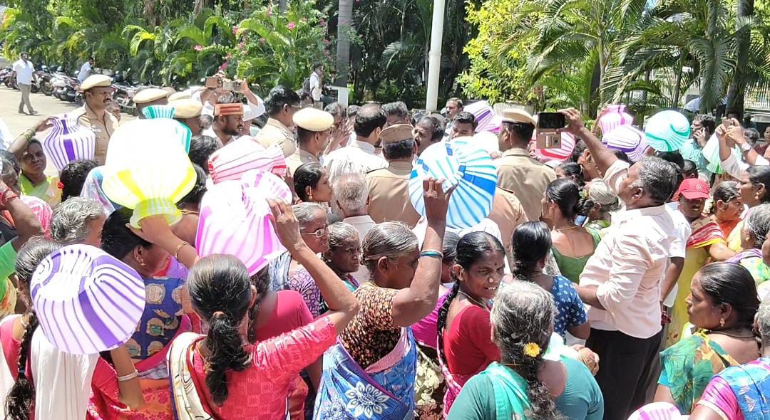 காலி குடங்குகளுடன் மாநகராட்சி அலுவலகம் முற்றுகை : திருச்சியில் பரபரப்பு