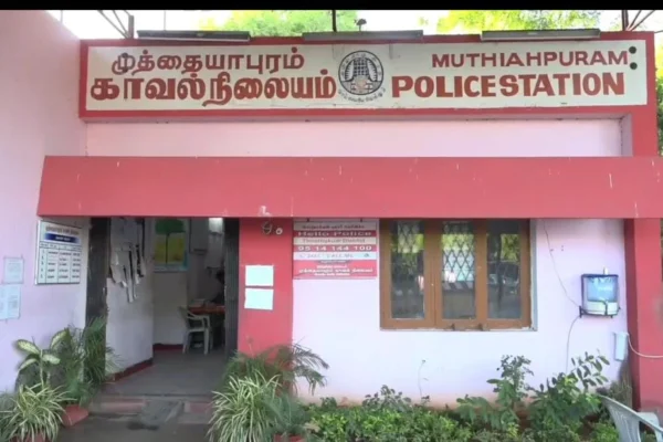 தூத்துக்குடி : மாமனாருக்கு அரிவாள் வெட்டு : மருமகன் உட்பட 3 பேருக்கு போலீசார் வலை
