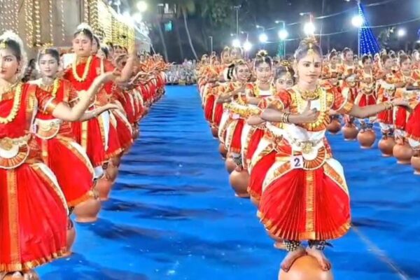 பானை மீது பரதநாட்டியம் : புதுவை மாணவிகள் உலக சாதனை
