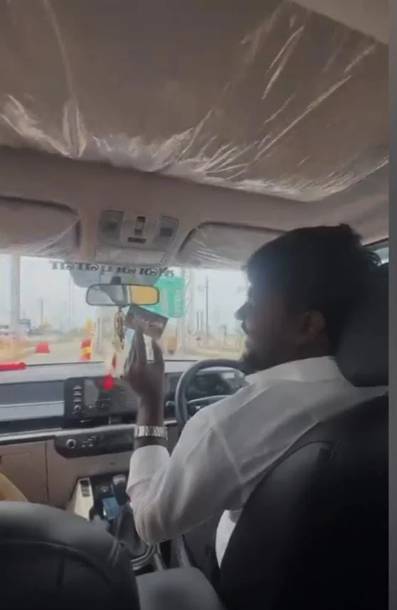 பவர் ஆப் மை அக்கா : விசிட்டிங் கார்டை காட்டி சுங்கசாவடியை கடந்து சென்ற தவெக நிர்வாகி