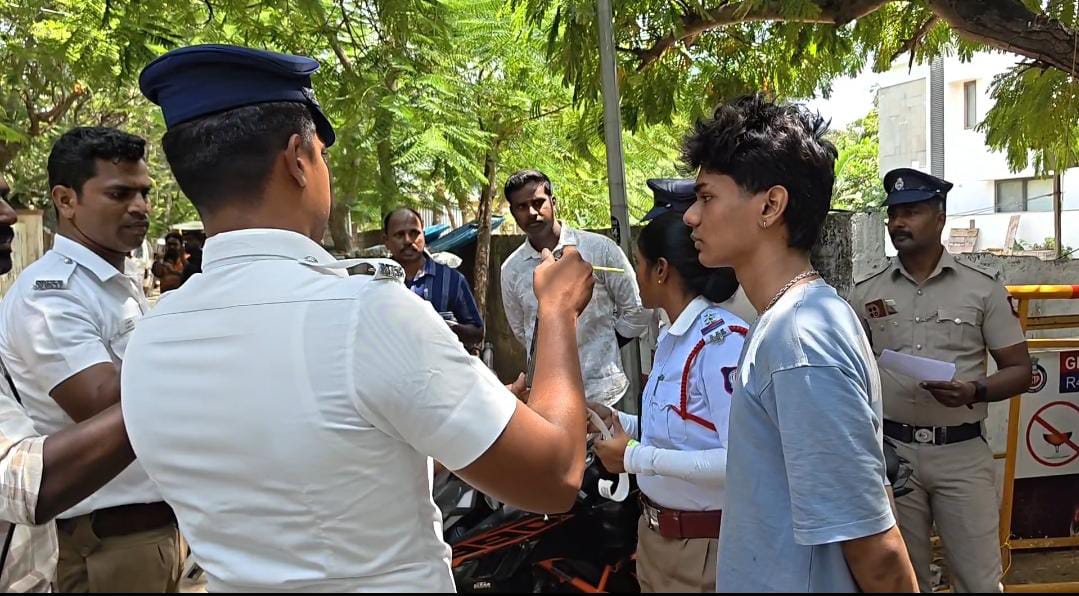 முதல்வர் கான்வாய்க்கு எதிரே வந்த அதிவேக இருசக்கர வாகனம் : நீலாங்கரையில் பரபரப்பு