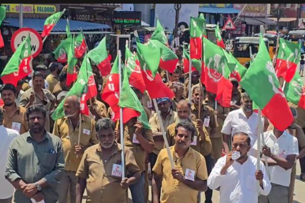 கோரிக்கைகளை வலியுறுத்தி SDTU தொழிற்சங்கம், ஆட்டோ ஓட்டுனர் சங்கத்தினர் ஆர்ப்பாட்டம்.