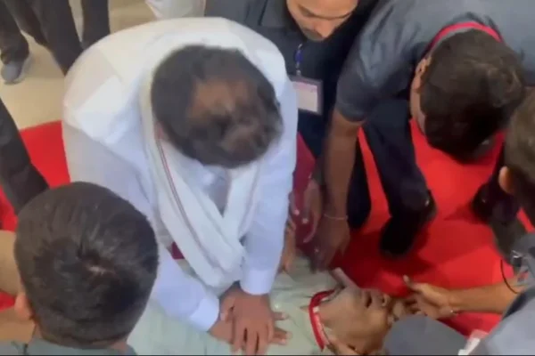 இப்படியும் ஒரு அமைச்சரா? சமூக வலைதளங்களில் குவியும் பாராட்டு