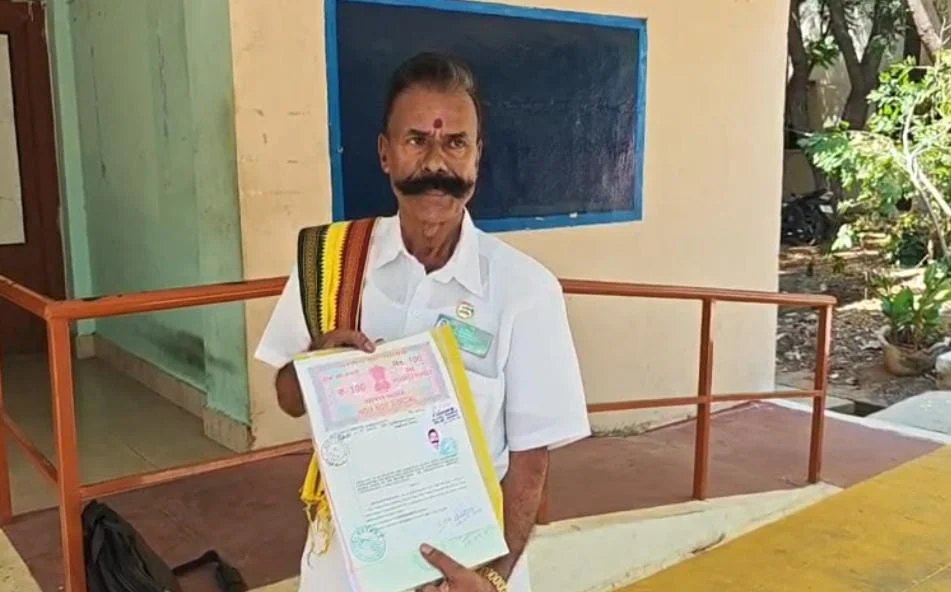தாராபுரம் இடைத்தேர்தல்: ‘தேர்தல் மன்னன்’ ஆஜர்