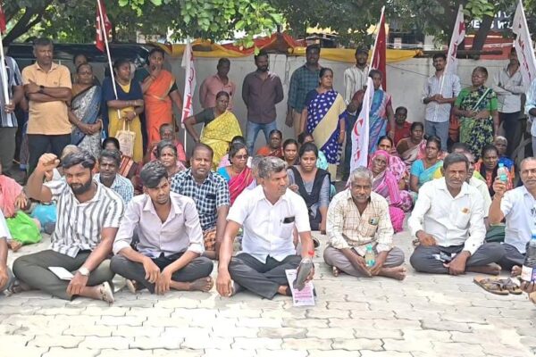 குடிநீரில் கழிவு நீர் கலப்பதை தடுக்க கோரி முற்றுகை போராட்டம்