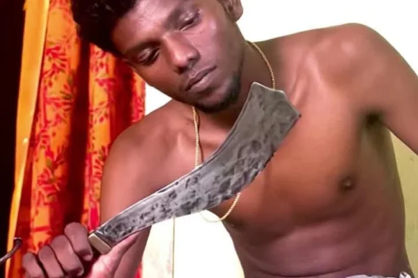 இன்ஸ்டாவில் அரிவாளுடன் புகைப்படம் : இளைஞர் கைது