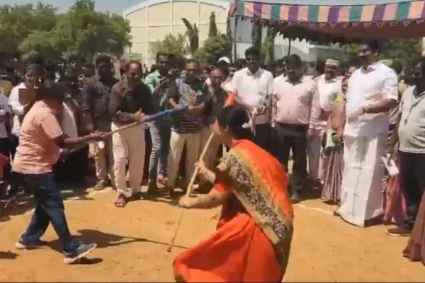 விழுந்து, எழுந்து சிலம்பம் சுழற்றிய பெண் எம்பி