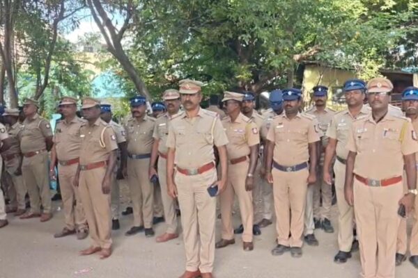 இம்மானுவேல் சேகரனார் நினைவு தினம் : பாதுகாப்பு வளையத்திற்குள் பரமக்குடி.