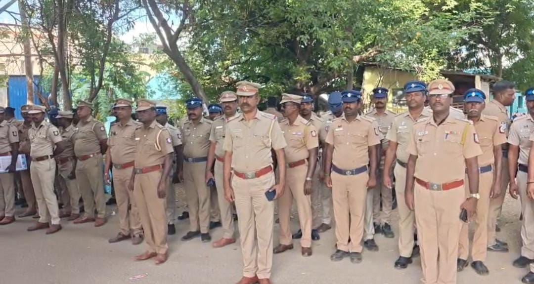 இம்மானுவேல் சேகரனார் நினைவு தினம் : பாதுகாப்பு வளையத்திற்குள் பரமக்குடி.