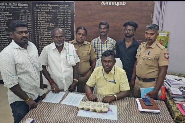 தாராபுரம் : ஆட்டு வியாபாரியிடம் ரூ.2.45 லட்சம் பறிமுதல் : பறக்கும் படையினர் நடவடிக்கை