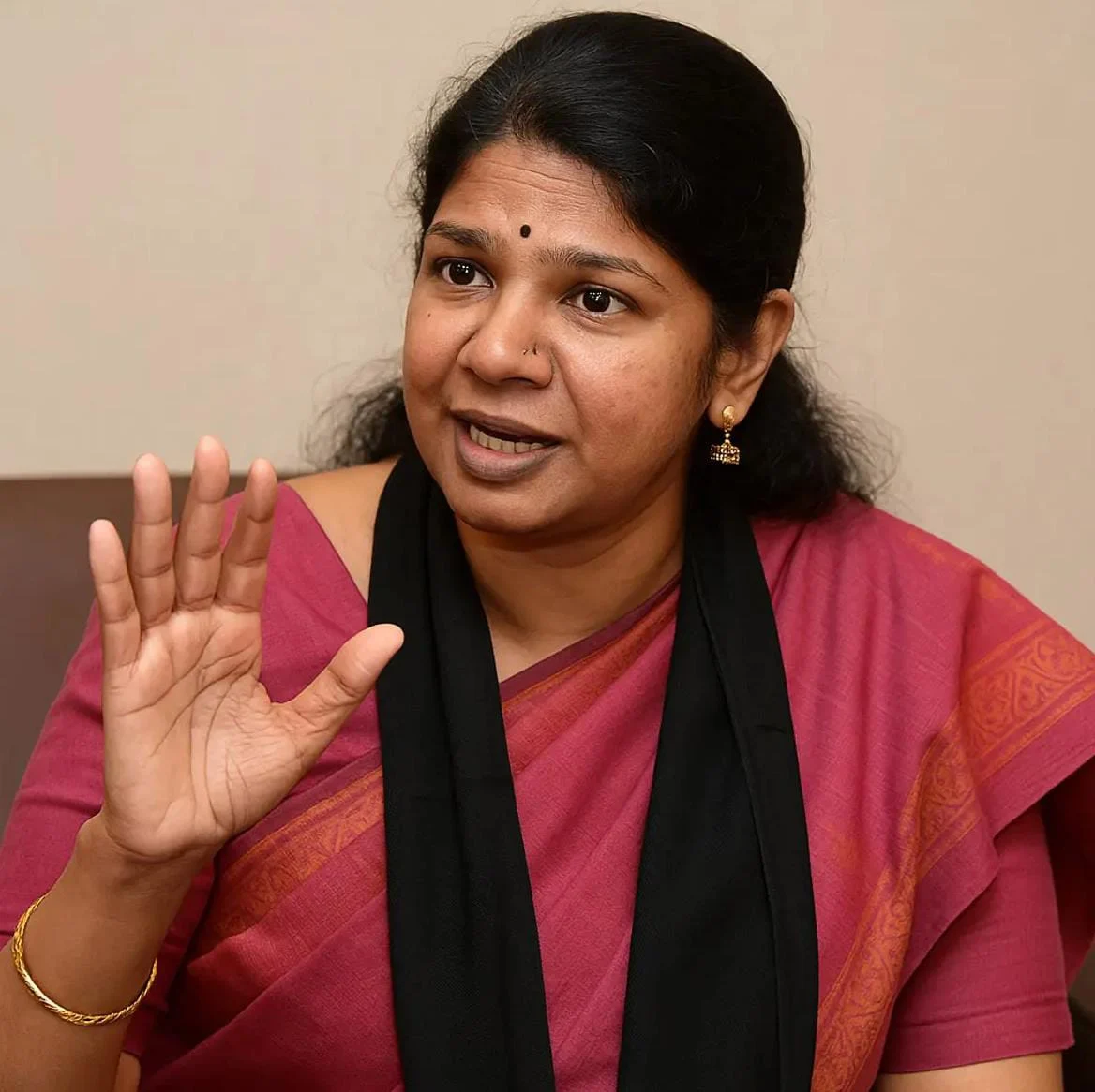"முதல்ல ஆட்சியை ஒழுங்காக நடத்தட்டும்; அப்புறம் புதிய சட்டமன்றம் பற்றி தவெக சிந்திக்கலாம்" : கனிமொழி எம்.பி