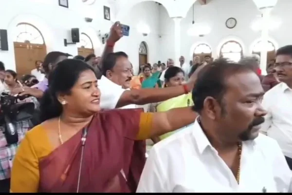 கோவை : மாநகராட்சி கூட்டத்தில் திமுக - காங்கிரஸ் கவுன்சிலர்கள் காரசார விவாதம்