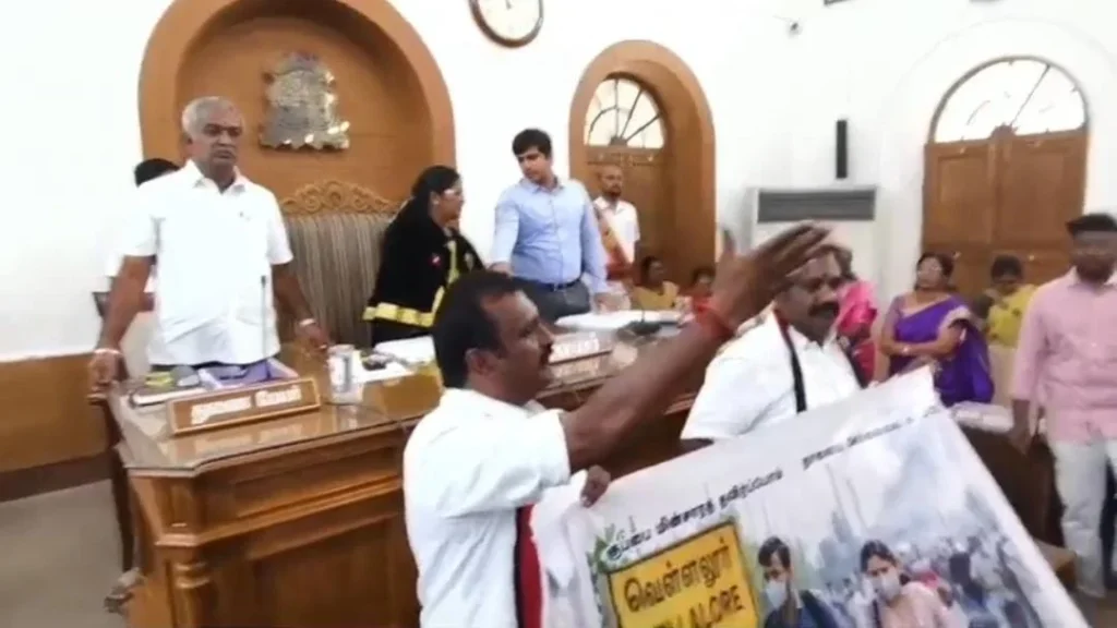கோவை : மாநகராட்சி கூட்டத்தில் திமுக - காங்கிரஸ் கவுன்சிலர்கள் காரசார விவாதம்