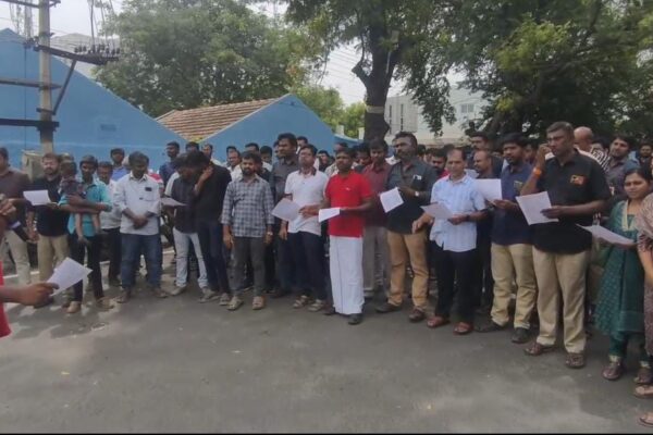 திருப்பூர் : கோரிக்கைகளை வலியுறுத்தி வங்கி ஊழியர்கள் ஆர்ப்பாட்டம்