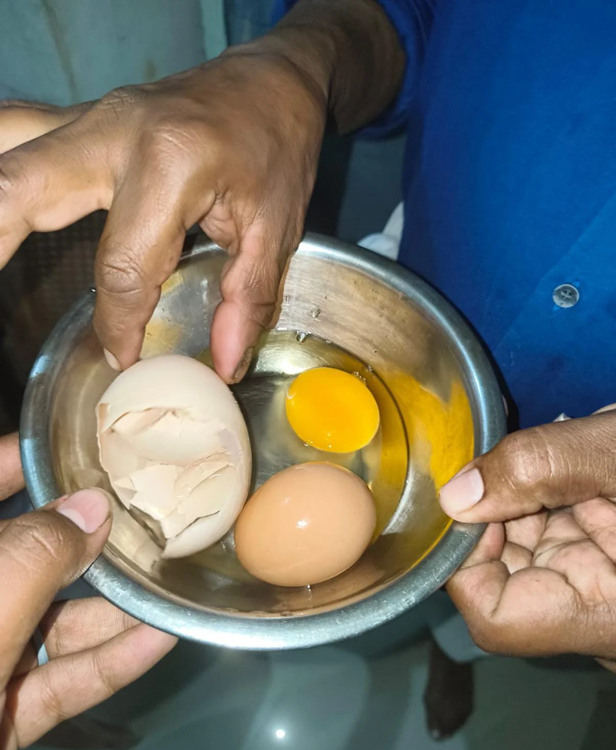 முட்டைக்குள்ளே முட்டை : கோட்டக்கலில் வினோத முட்டையிட்ட கோழி